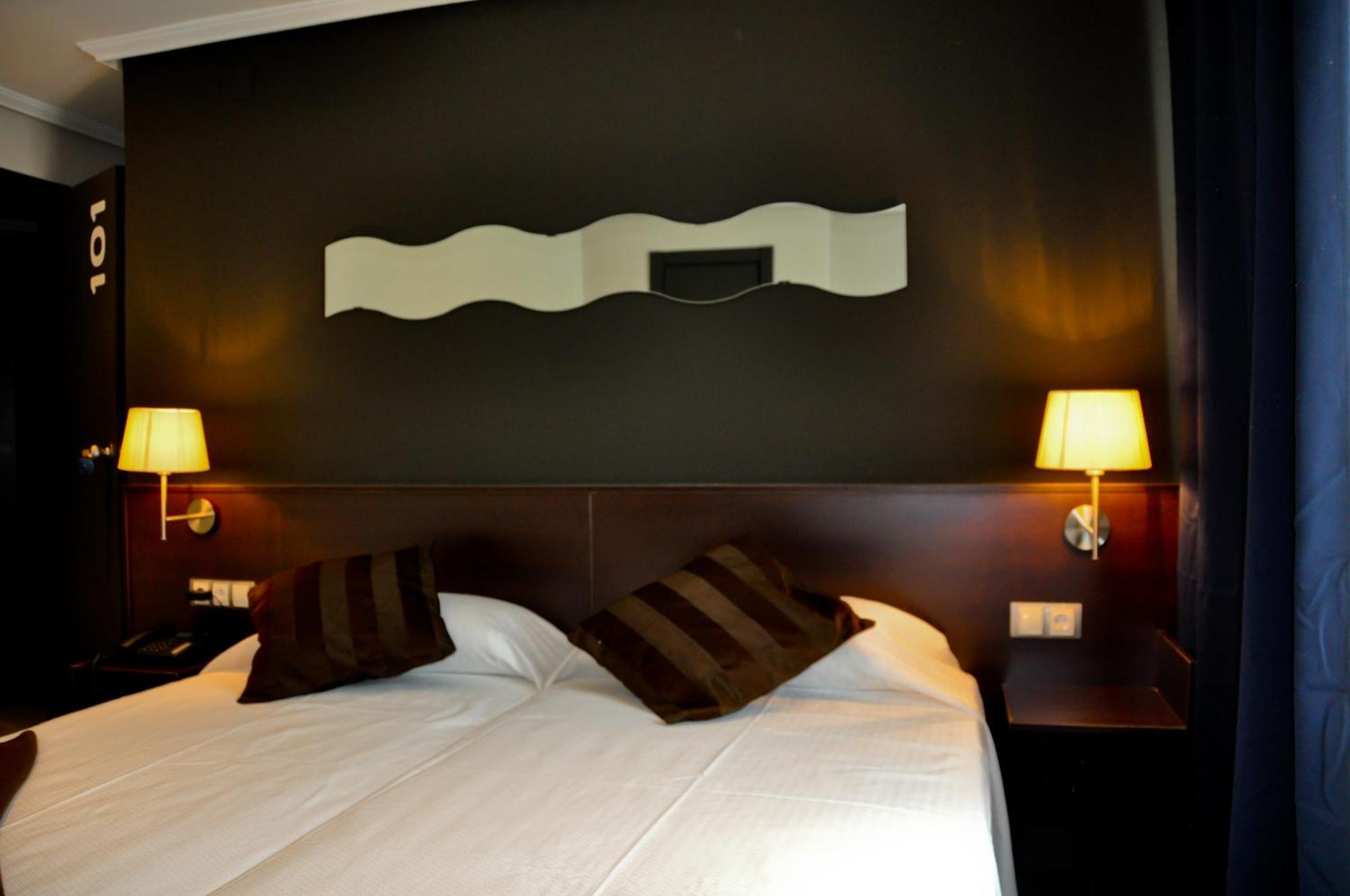 Hostal La Rotonda Ourense Eksteriør billede